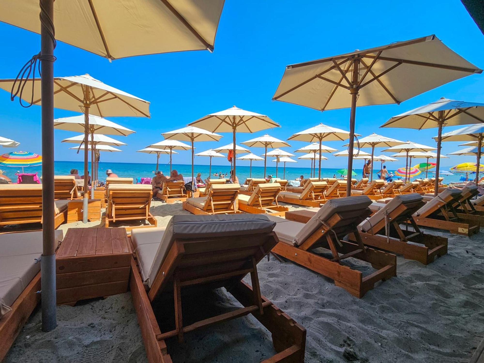 Akteon Girni Hotell Paralía Exteriör bild